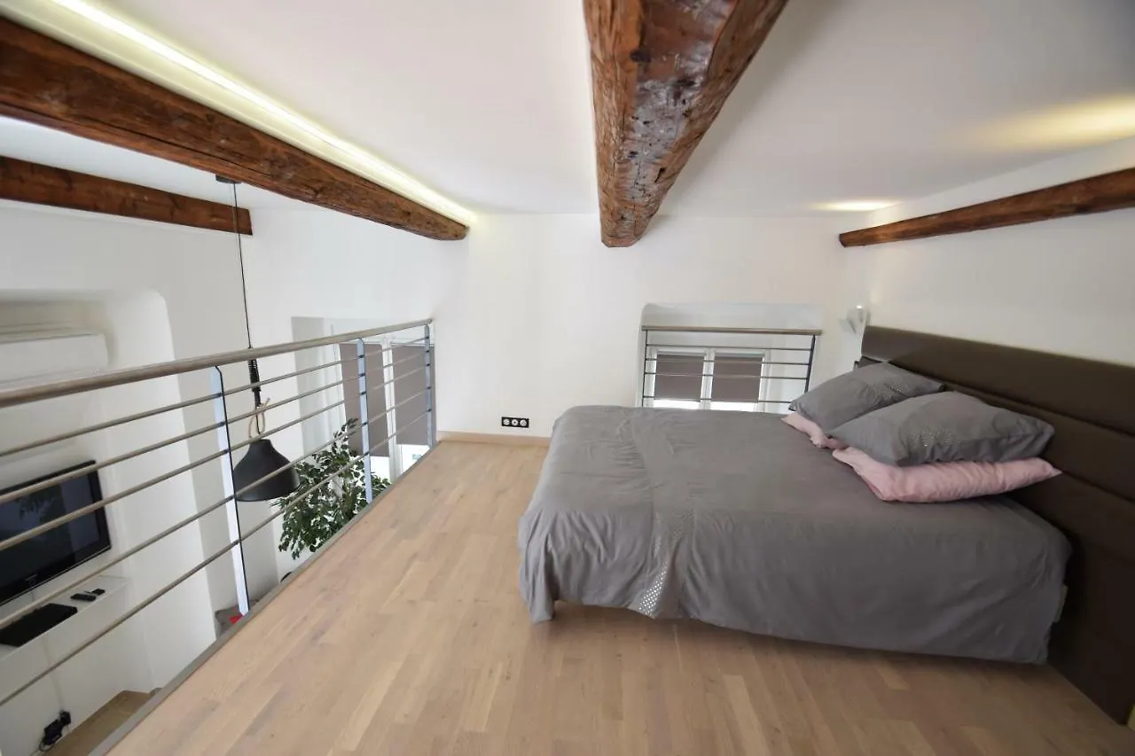 Jade Duplex - No Better Location In Nice Apartment