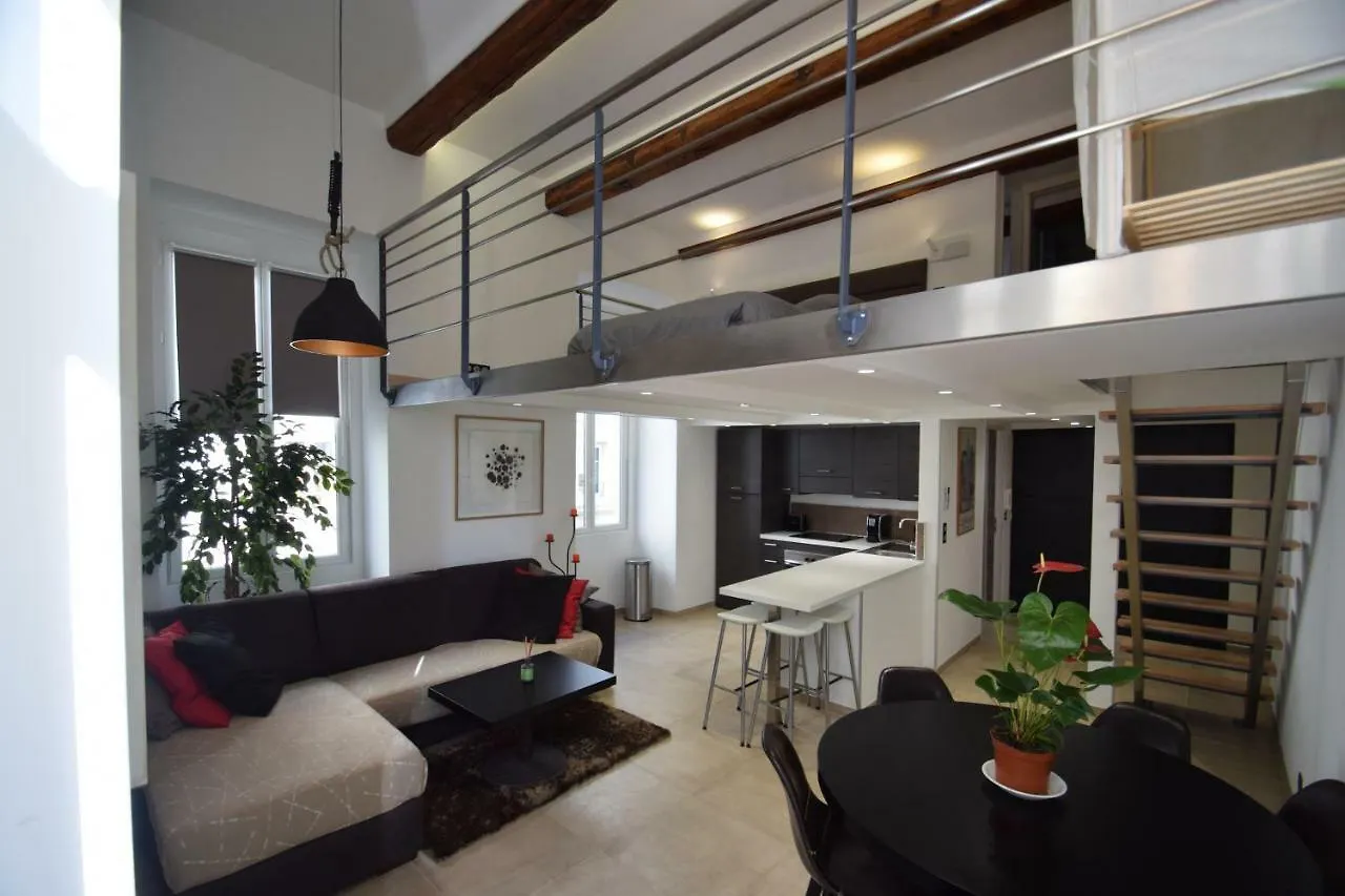 Jade Duplex - No Better Location In Nice Apartment